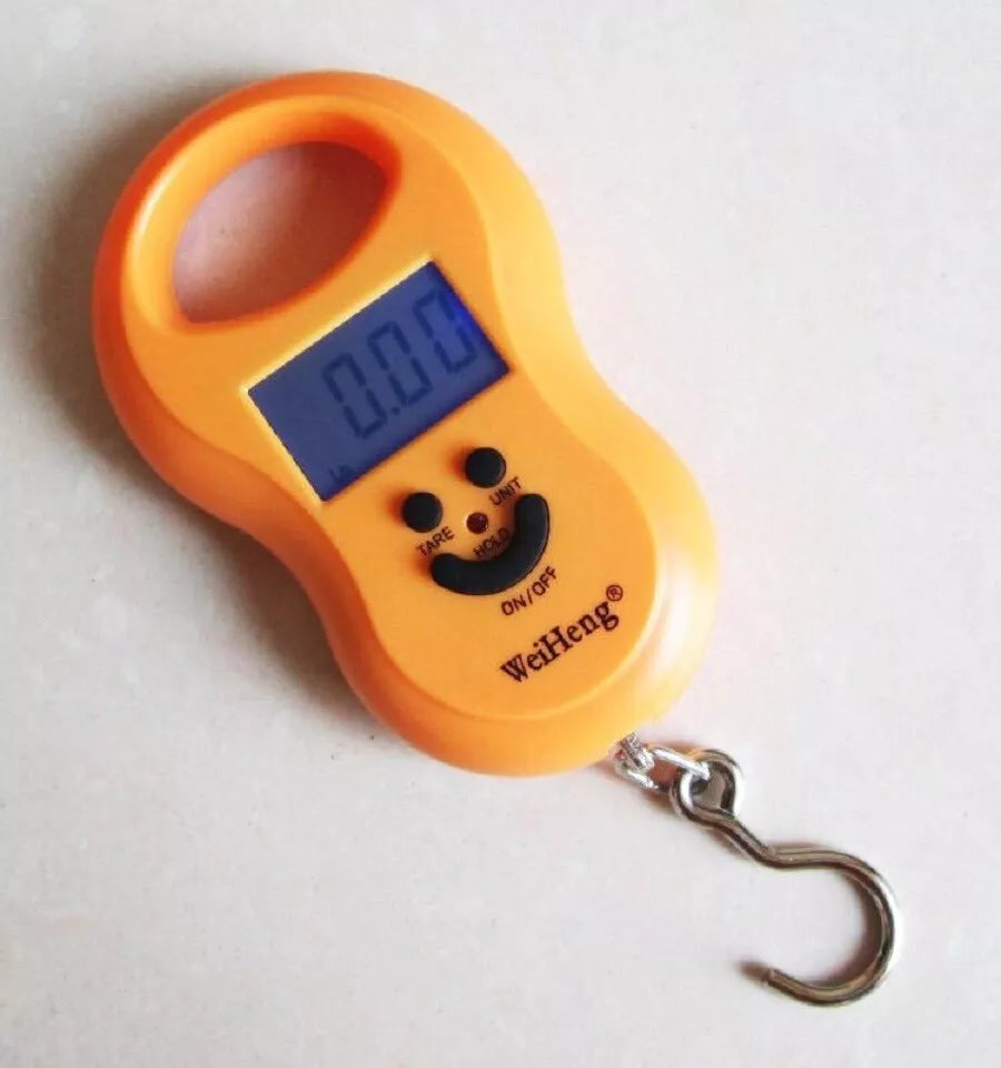 Smiley Portable Luggage Scale 10G to 50KG – Compact, Easy Grip & Precise Display