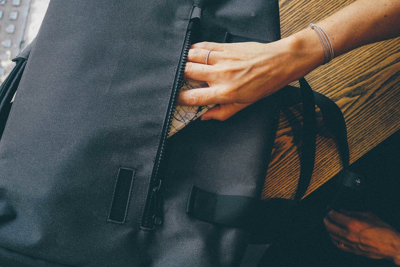 Pacsafe Intasafe Brief anti-theft laptop bag