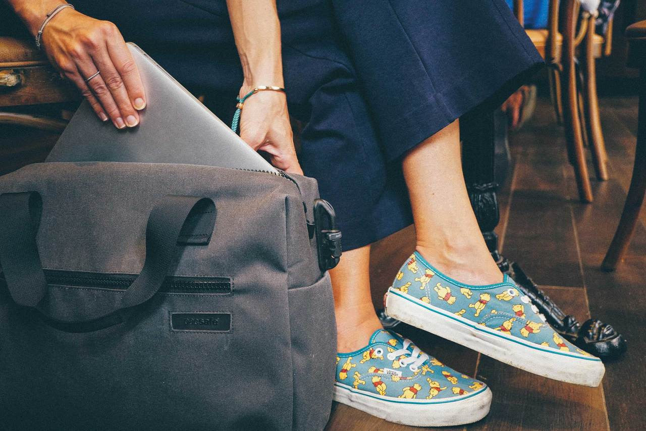 Pacsafe Intasafe Brief anti-theft laptop bag