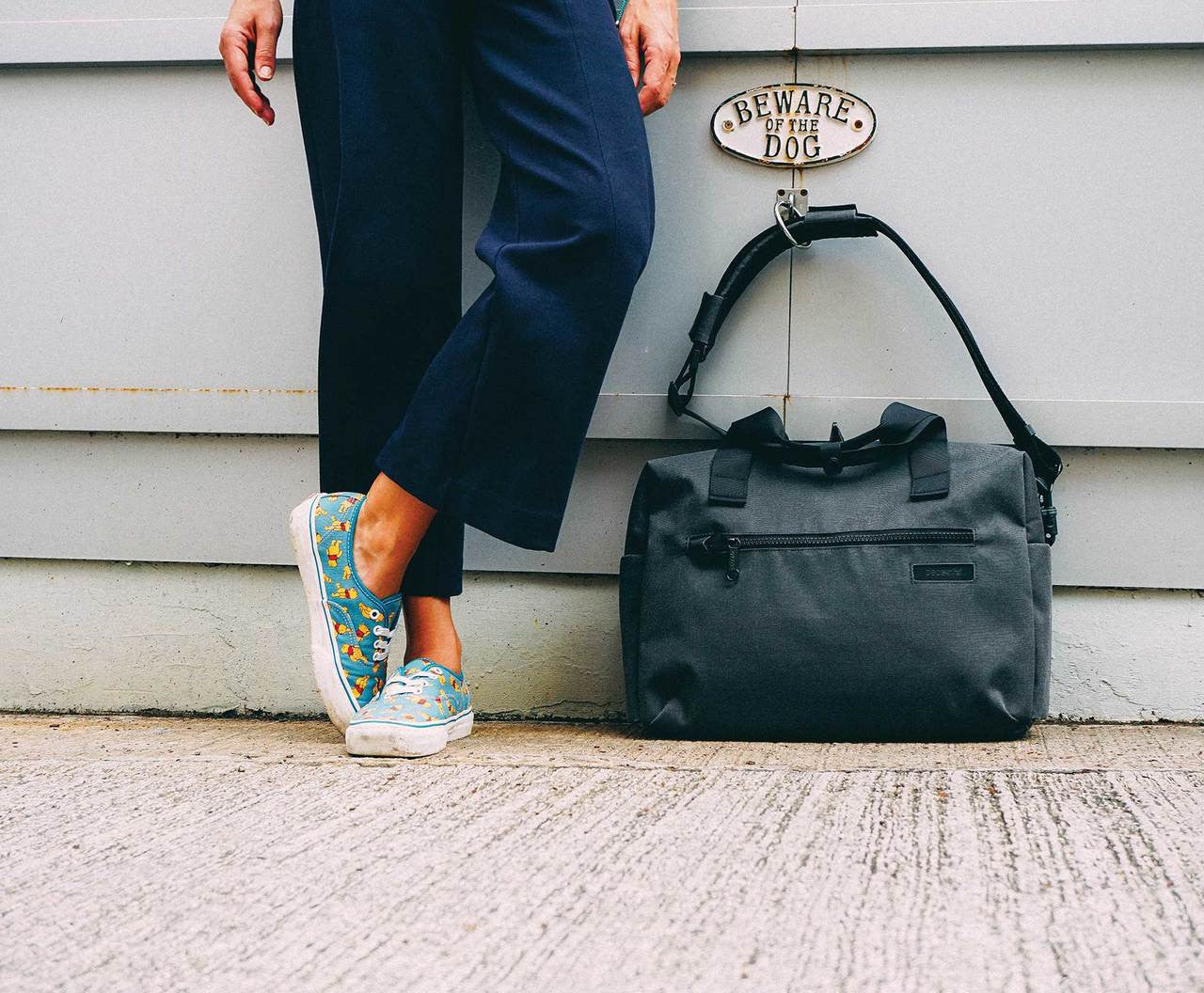 Pacsafe Intasafe Brief anti-theft laptop bag