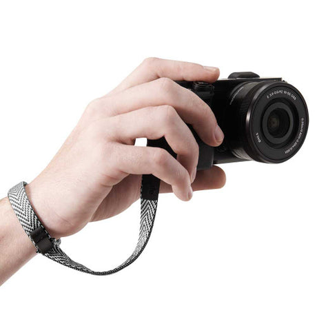 Pacsafe Carrysafe 25 compact camera wrist strap