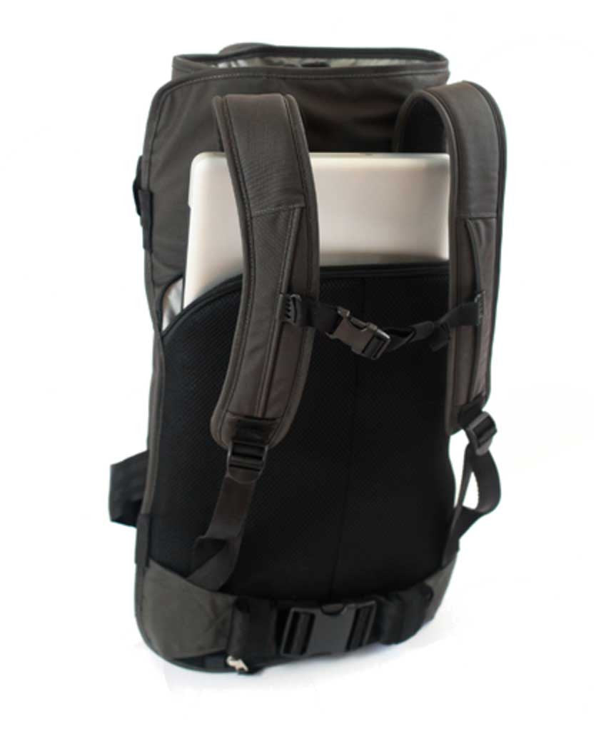 Henty Wingman garment backpack
