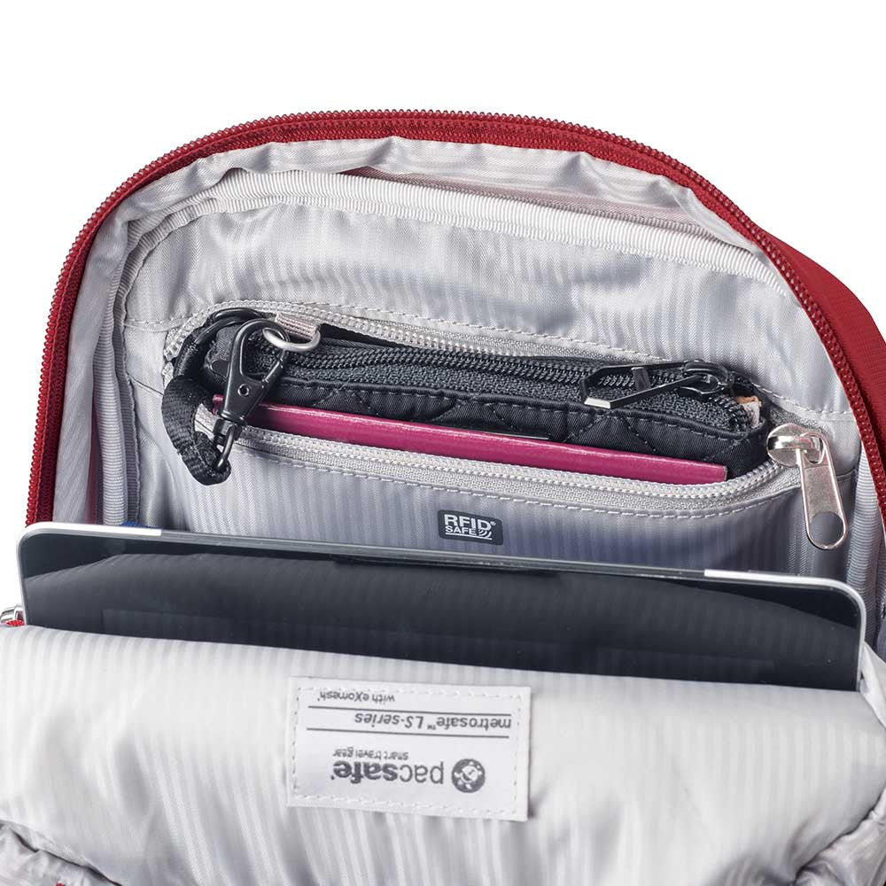 Pacsafe Metrosafe LS150 anti-theft sling bag